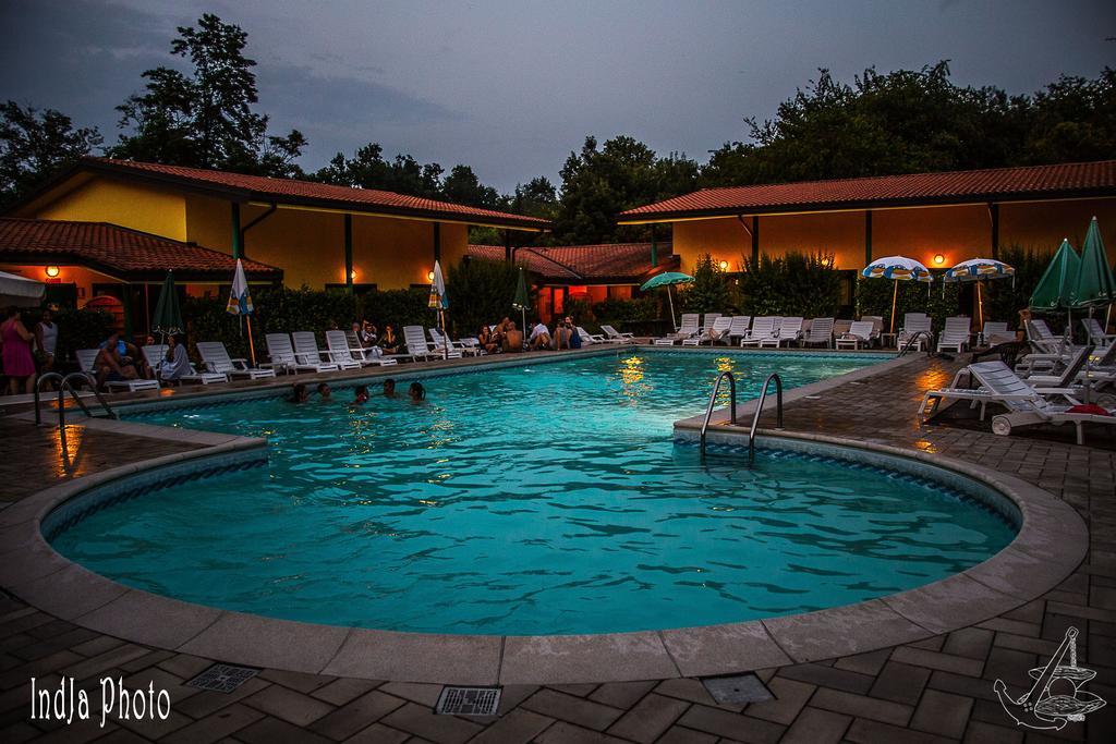 Hotel Ristorante La Perla Varallo Pombia Buitenkant foto