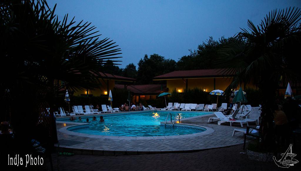 Hotel Ristorante La Perla Varallo Pombia Buitenkant foto