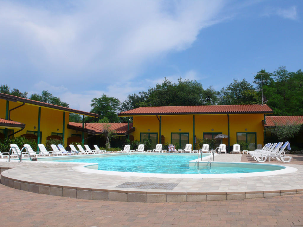 Hotel Ristorante La Perla Varallo Pombia Buitenkant foto