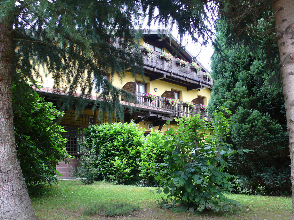 Hotel Ristorante La Perla Varallo Pombia Buitenkant foto