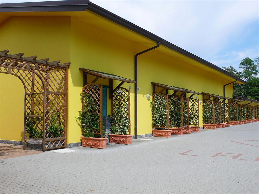 Hotel Ristorante La Perla Varallo Pombia Buitenkant foto