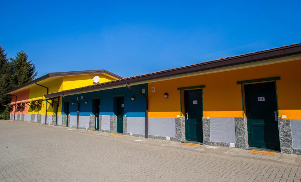 Hotel Ristorante La Perla Varallo Pombia Buitenkant foto