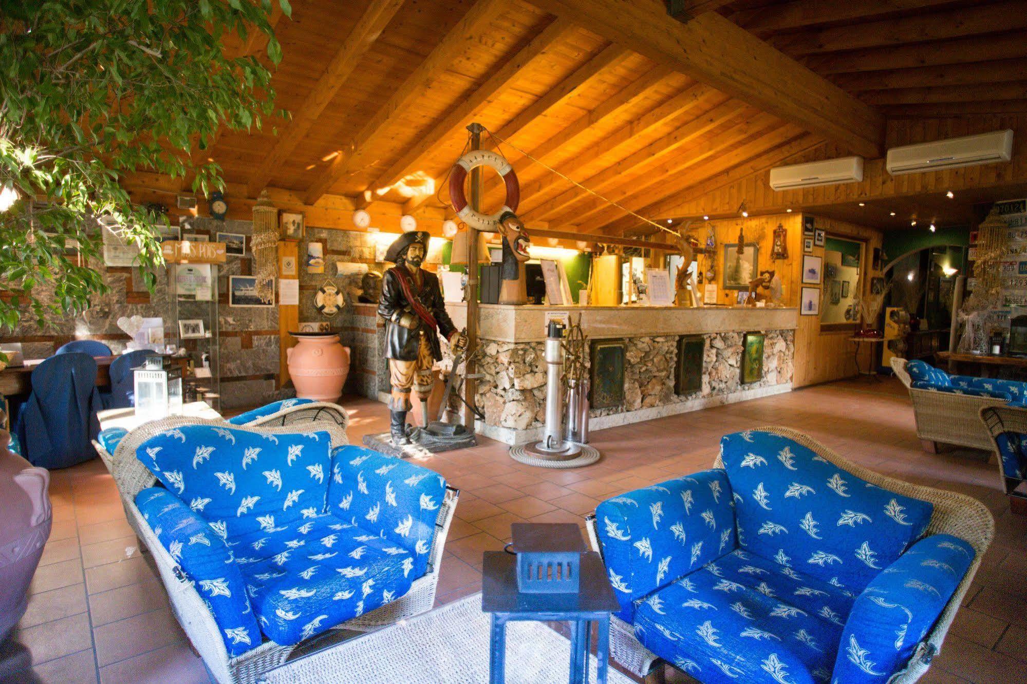 Hotel Ristorante La Perla Varallo Pombia Buitenkant foto