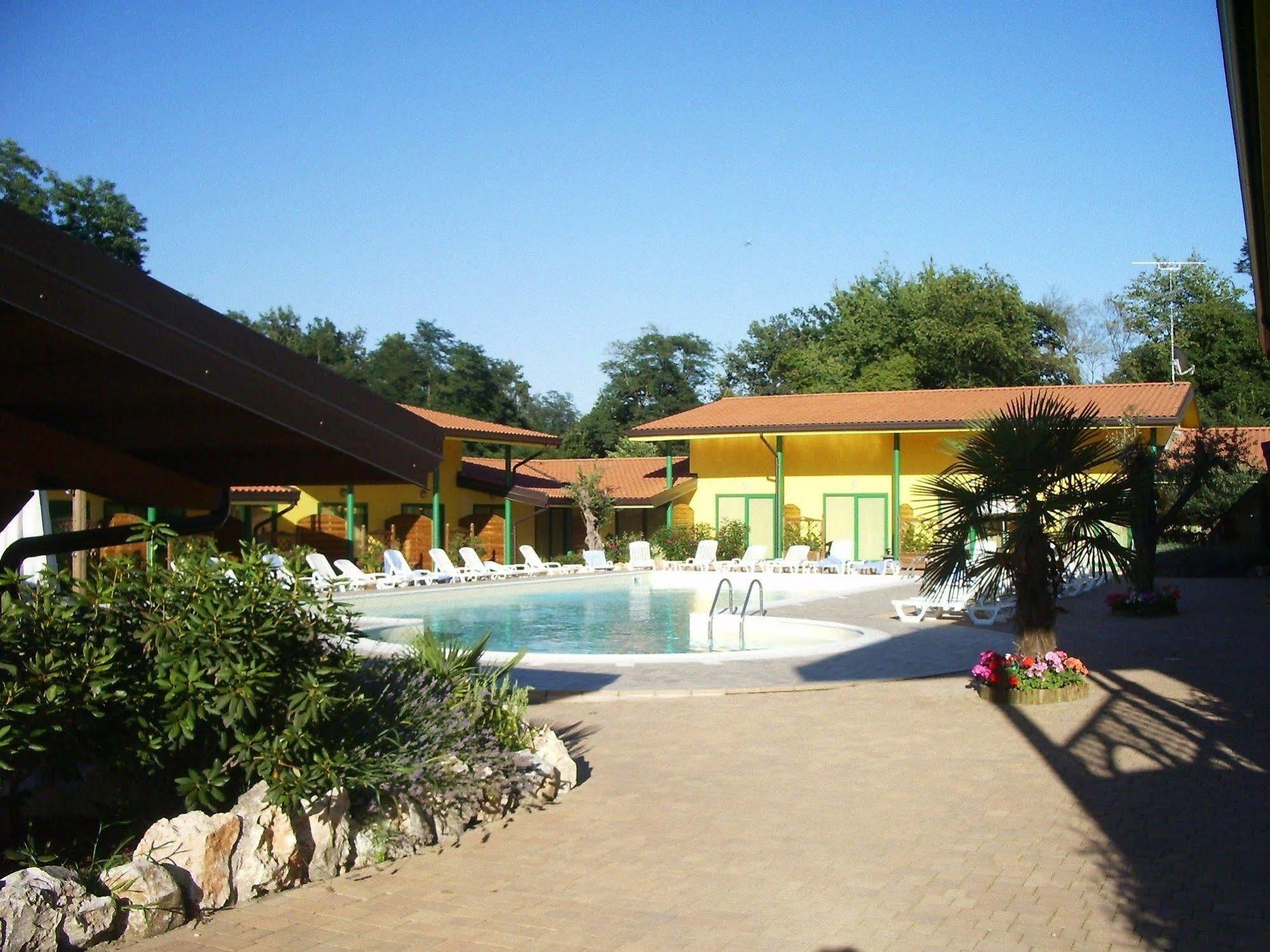 Hotel Ristorante La Perla Varallo Pombia Buitenkant foto