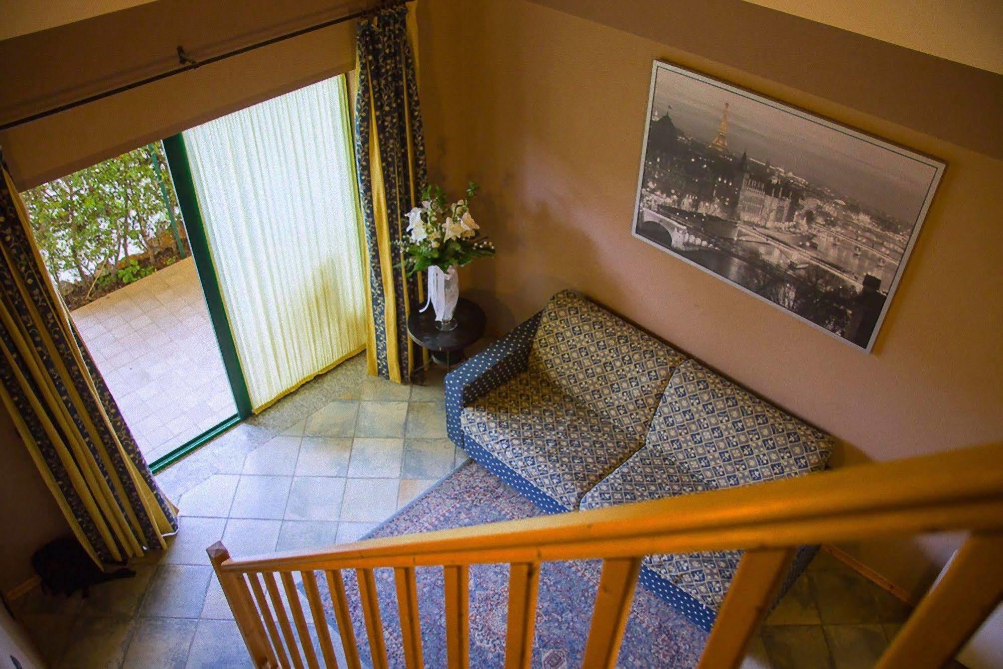 Hotel Ristorante La Perla Varallo Pombia Buitenkant foto