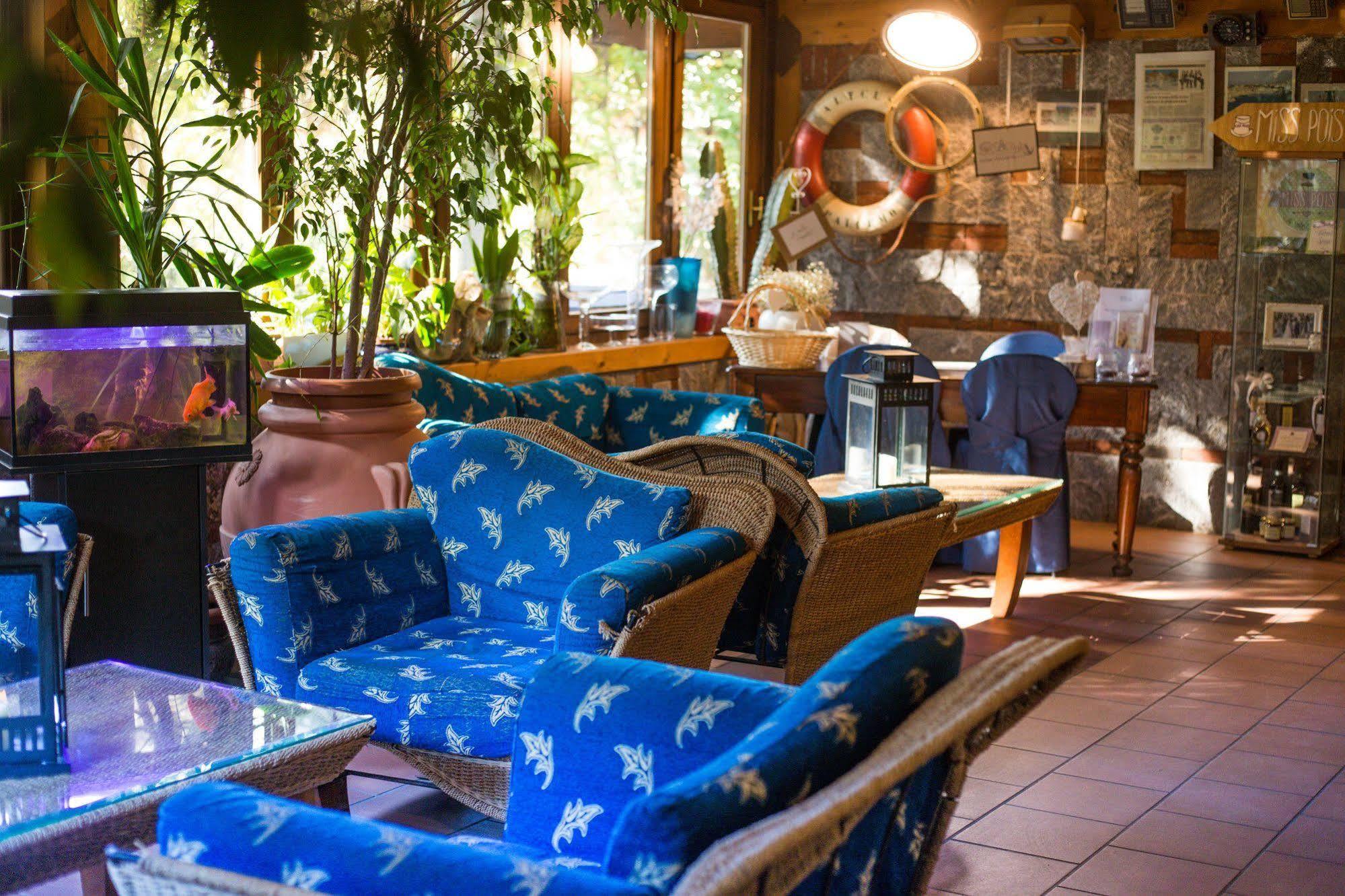 Hotel Ristorante La Perla Varallo Pombia Buitenkant foto