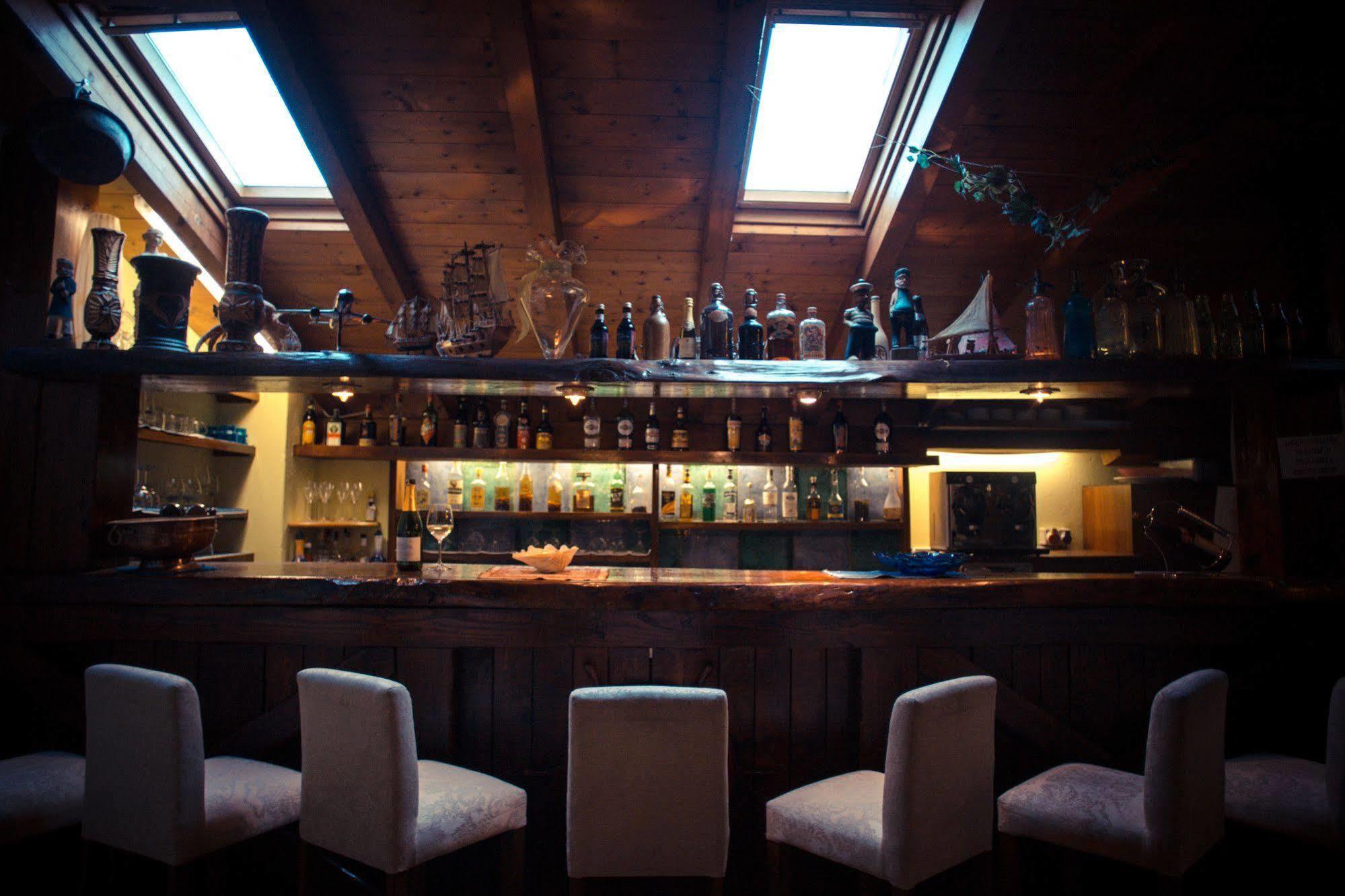 Hotel Ristorante La Perla Varallo Pombia Buitenkant foto