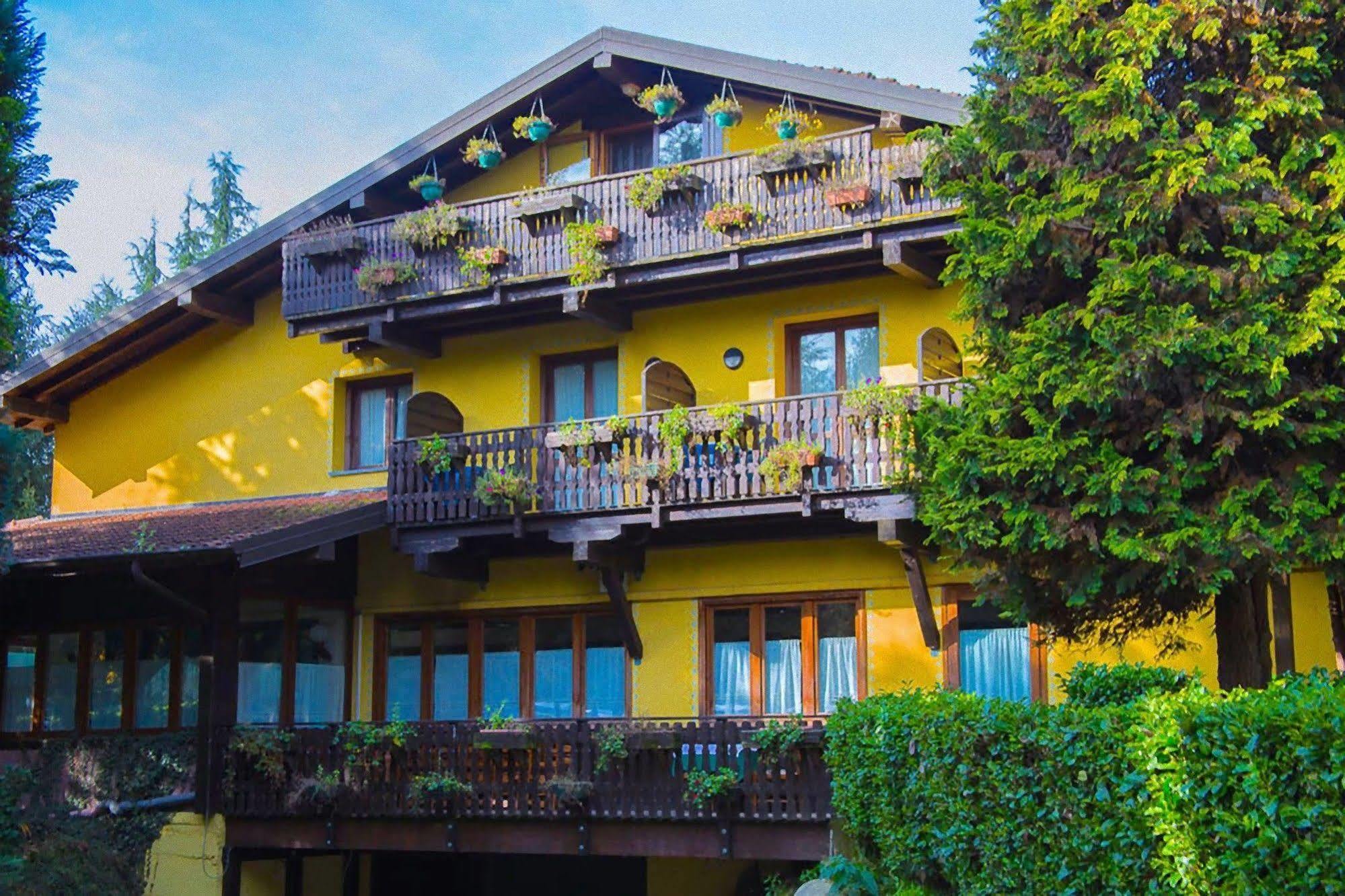 Hotel Ristorante La Perla Varallo Pombia Buitenkant foto