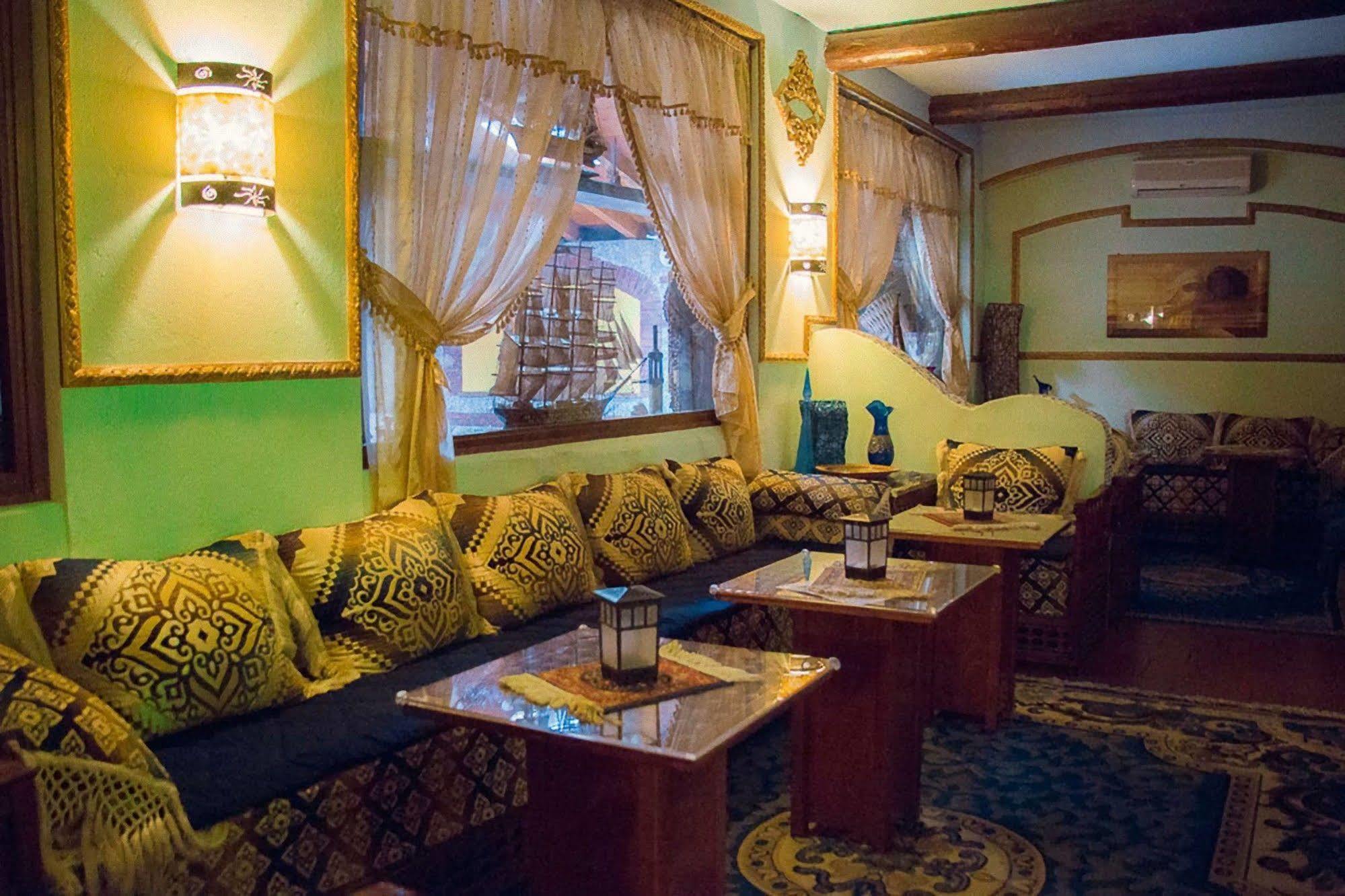 Hotel Ristorante La Perla Varallo Pombia Buitenkant foto